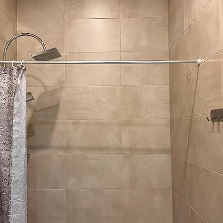 Cozy With Free Backyard Parking - Near Old Town! Appartement