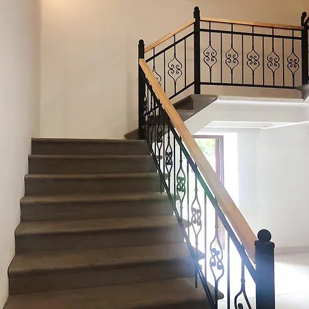 Cozy With Free Backyard Parking - Near Old Town!