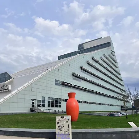 Cozy With Free Backyard Parking - Near Old Town! Riga