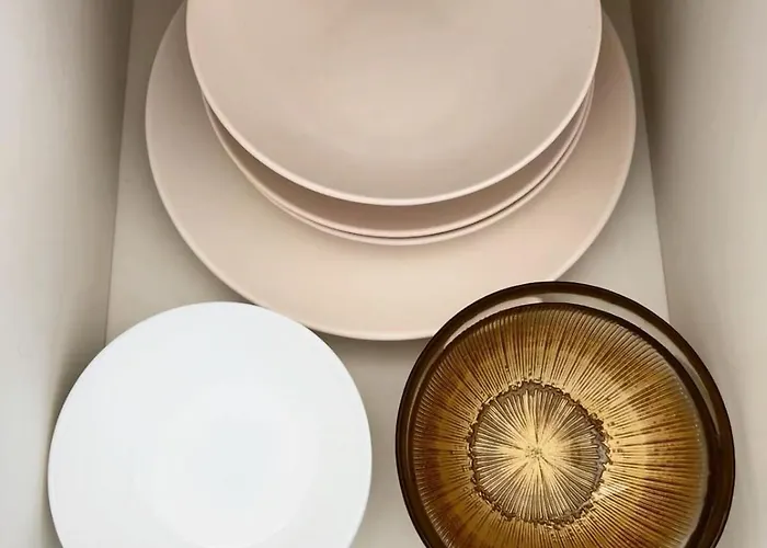 Dzīvoklis Cozy With Free Backyard Parking - Near Old Town!