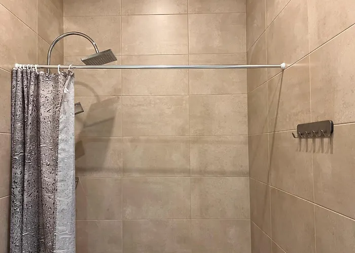 Cozy With Free Backyard Parking - Near Old Town! Dzīvoklis