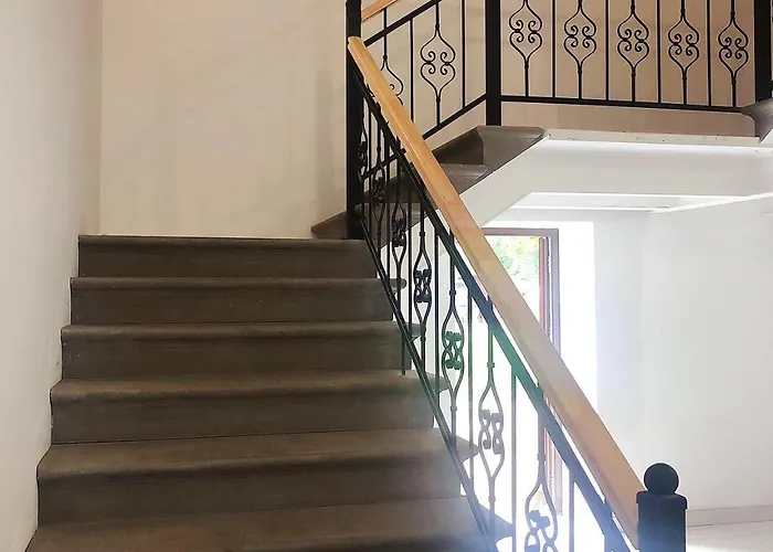 Cozy With Free Backyard Parking - Near Old Town!