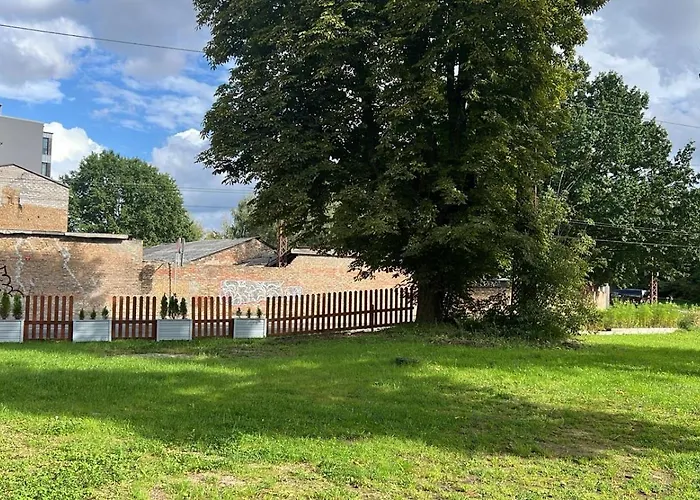 Cozy With Free Backyard Parking - Near Old Town! Dzīvoklis *