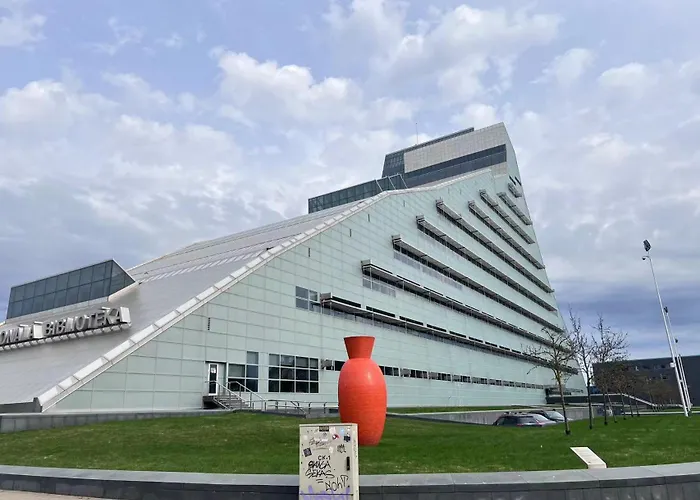 Cozy With Free Backyard Parking - Near Old Town! Riga