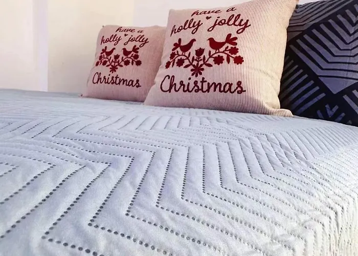 Cozy With Free Backyard Parking - Near Old Town! * Рига