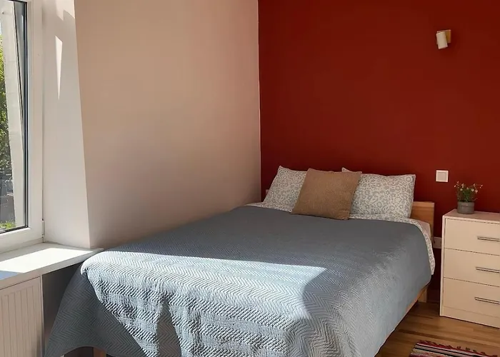 Cozy With Free Backyard Parking - Near Old Town! Апартаменты Рига