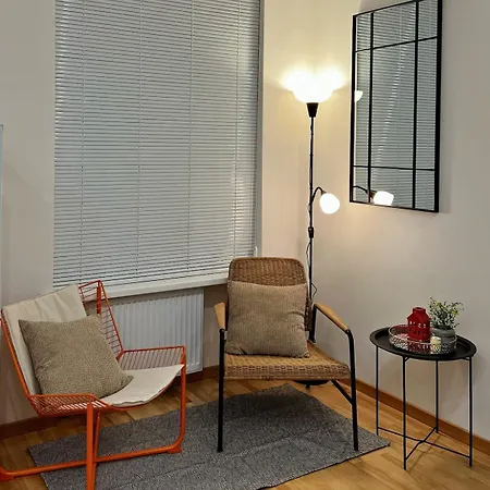 Cozy With Free Backyard Parking - Near Old Town! דירה *